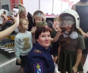 Детсадовцы устроили концерт в пожарной части Курска